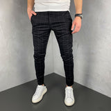 Mustad liibuvad ruudulised püksid