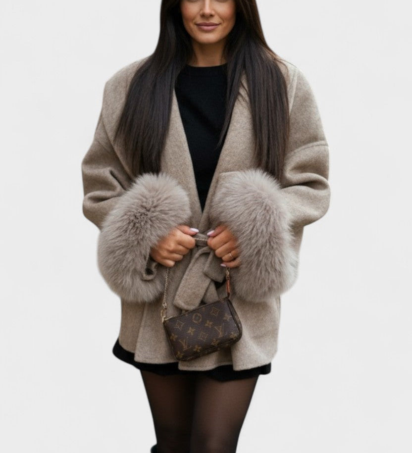 Dagmar™ | Elegantne kunstkarusnahast mantel
